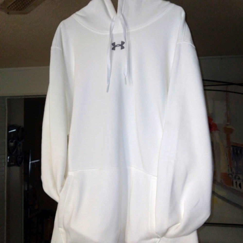 XL White Under armour Hoodie.